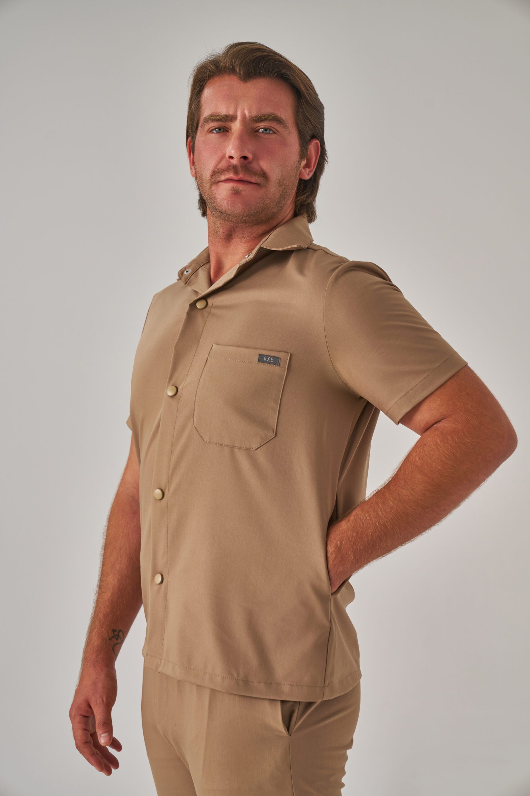 Hozee – Camel Bej Erkek Üst Scrubs Hozee – Camel Bej Erkek Üst Scrubs